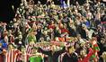 La grada del estadio burgal�s vivi� con intensidad el partido de Copa